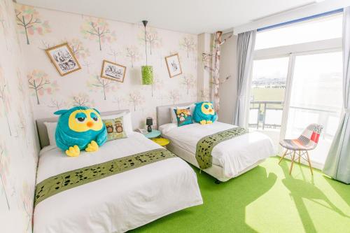 room-image