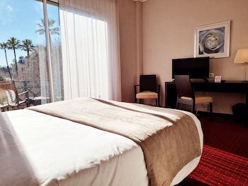 room-image