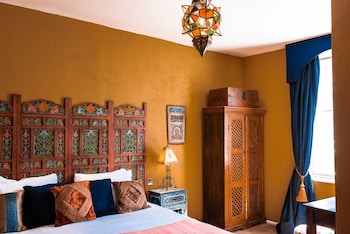 room-image