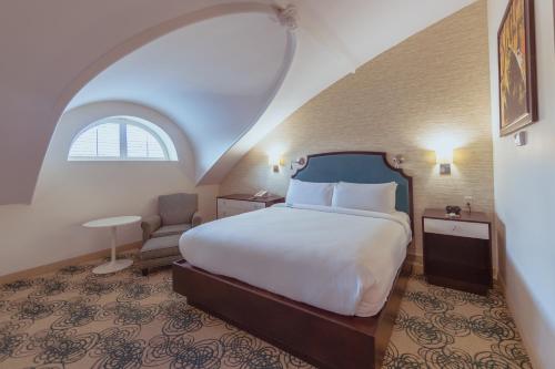 room-image