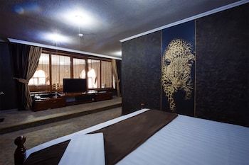 room-image