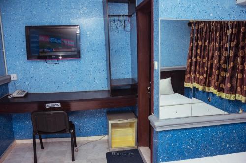 room-image