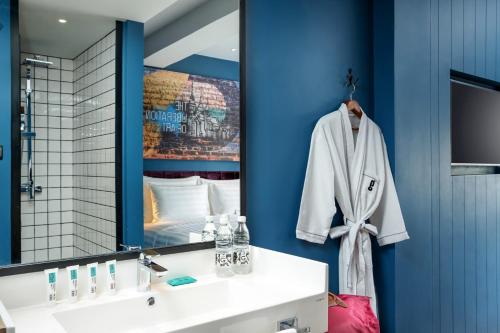 room-image
