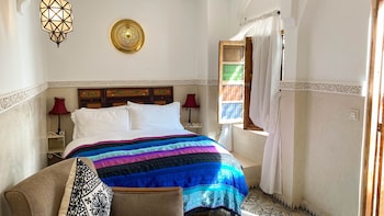 room-image