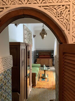 room-image