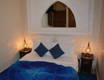 room-image
