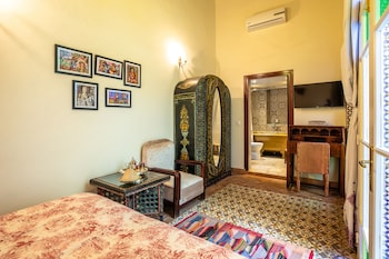 room-image