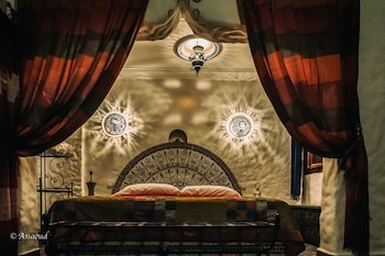 room-image