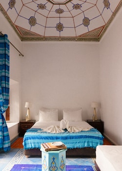 room-image