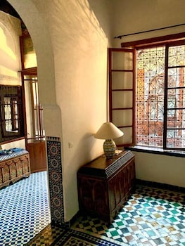 room-image
