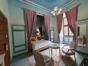 room-image