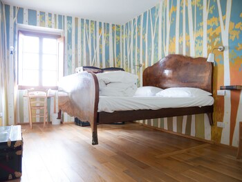 room-image