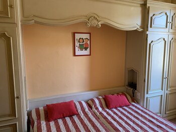 room-image