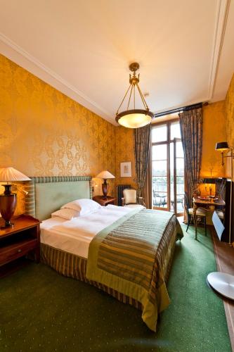 room-image