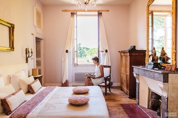 room-image