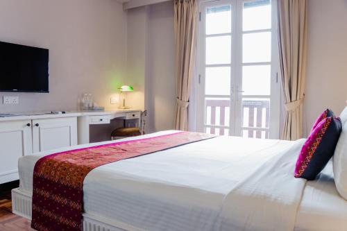 room-image