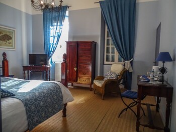 room-image