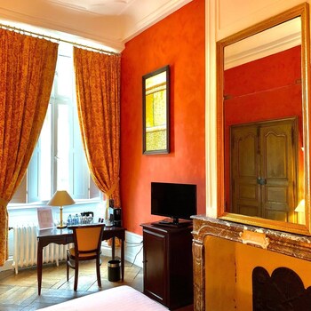 room-image
