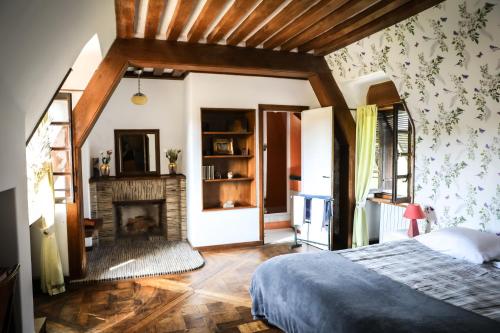 room-image