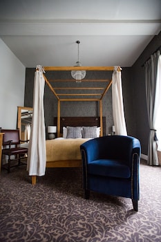 room-image