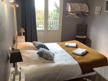 room-image