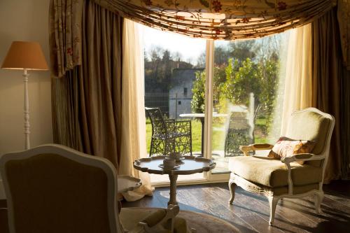 room-image