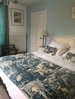 room-image