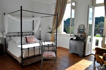 room-image