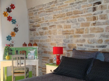 room-image