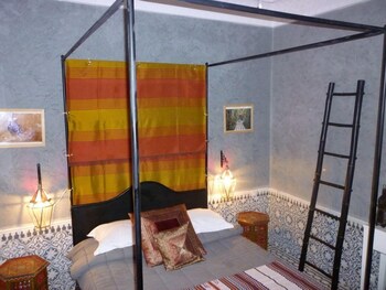 room-image