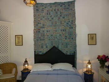 room-image
