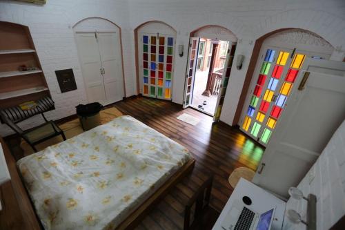 room-image