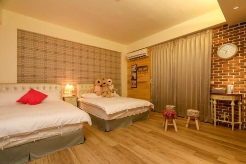 room-image
