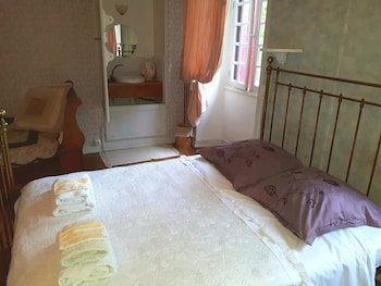 room-image