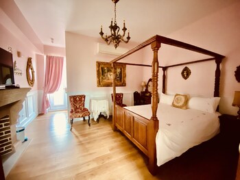 room-image