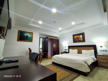 room-image