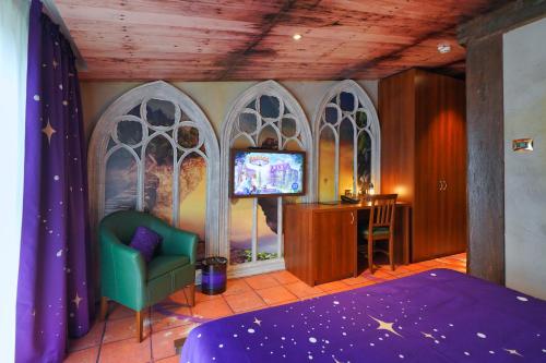 room-image