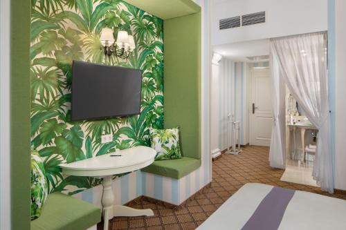 room-image