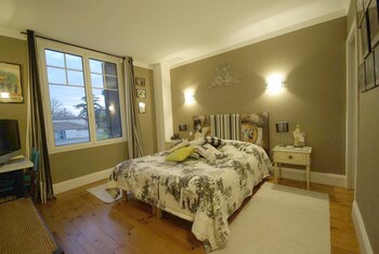 room-image