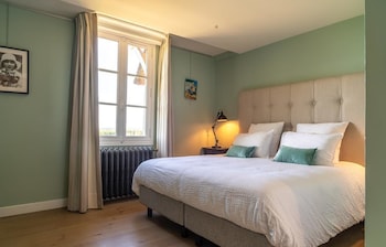 room-image