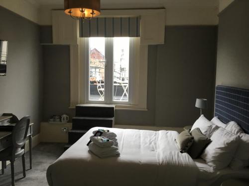 room-image