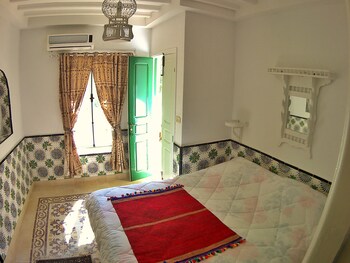 room-image