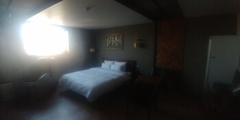 room-image
