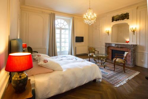 room-image