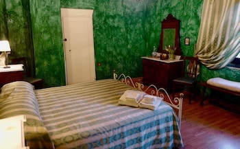 room-image