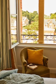 room-image