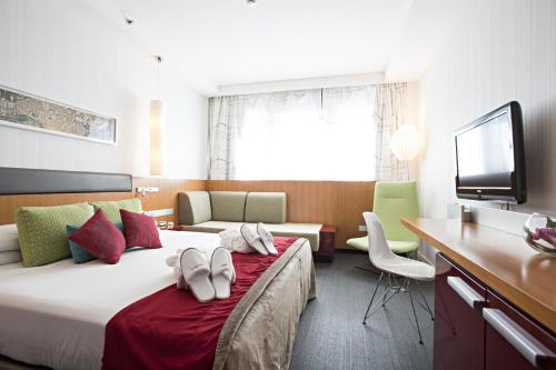room-image