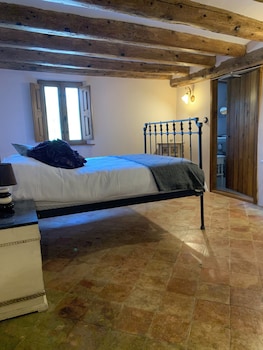 room-image