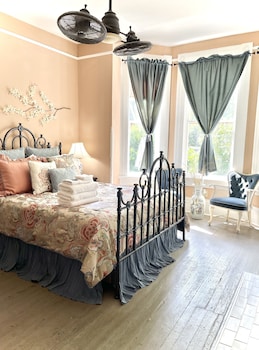 room-image