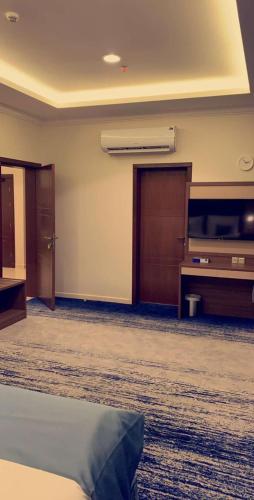 room-image